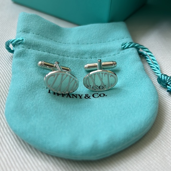 Tiffany’s sterling silver cuff links in pouch and box. Never worn. - Picture 2 of 4